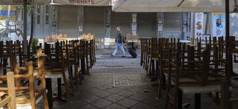 Yunanistan’da çoğu lokanta ve kafe Covid-19 kısıtlamaları nedeniyle kepenk kapattı