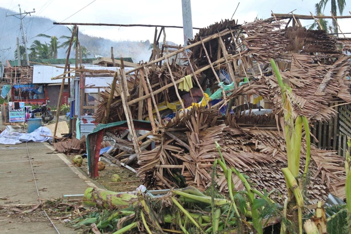 rai tayfununun vurdugu filipinlerde olu sayisi 375e yukseldi 1