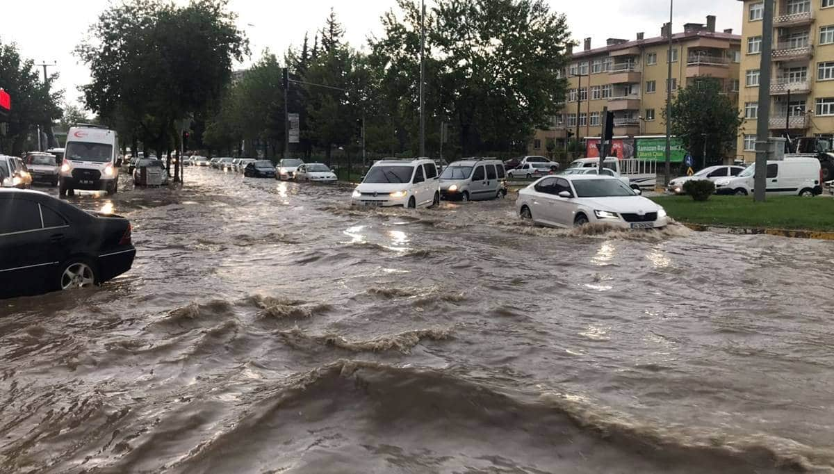 Adıyaman'da sağanak yağmur