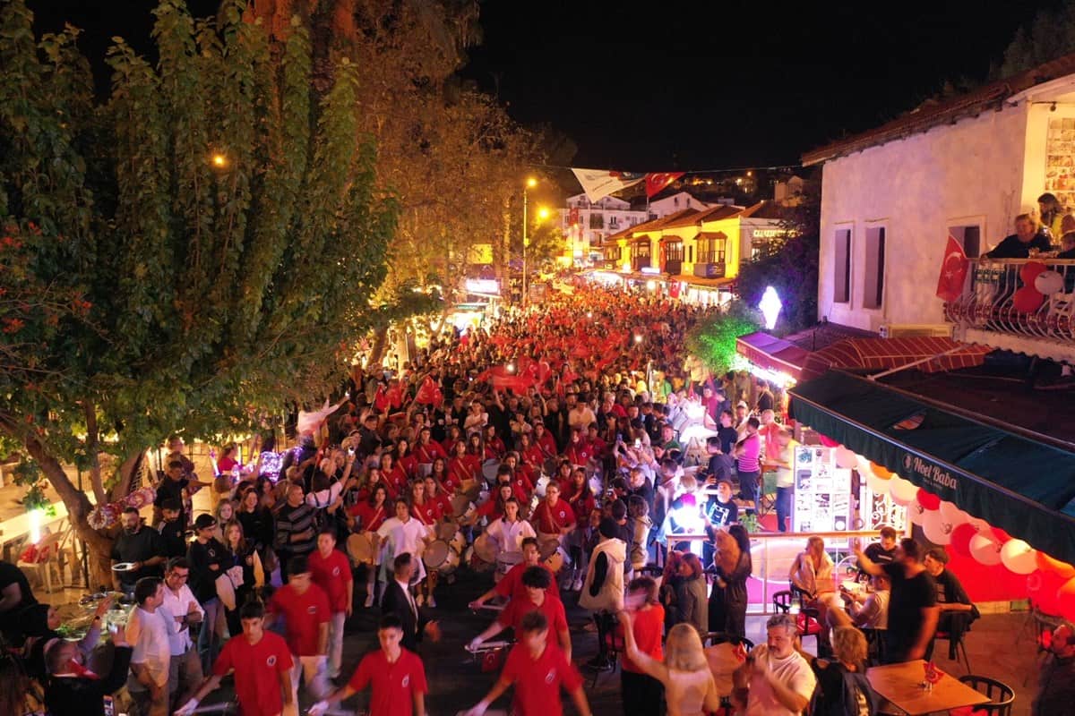 Tüm yurtta 29 Ekim Cumhuriyet Bayramı coşkuyla kutlandı
