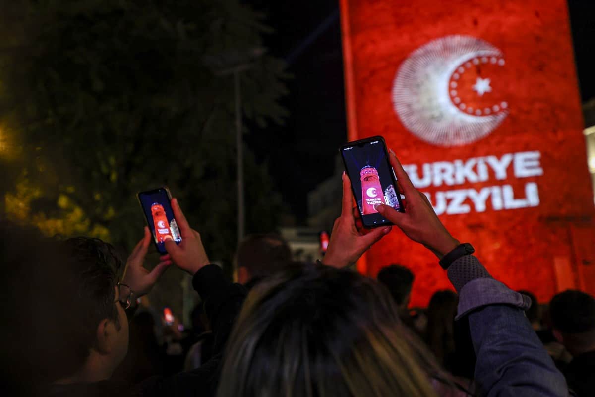 Tüm yurtta 29 Ekim Cumhuriyet Bayramı coşkuyla kutlandı