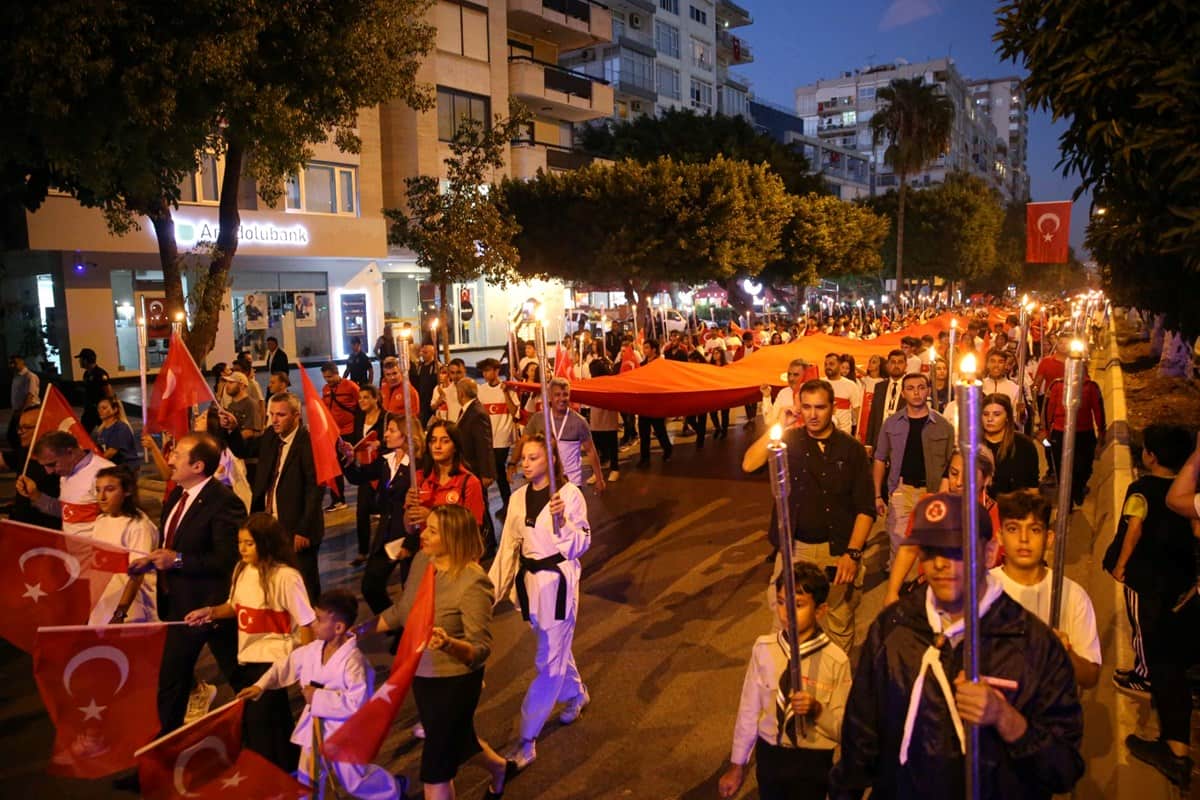 Tüm yurtta 29 Ekim Cumhuriyet Bayramı coşkuyla kutlandı