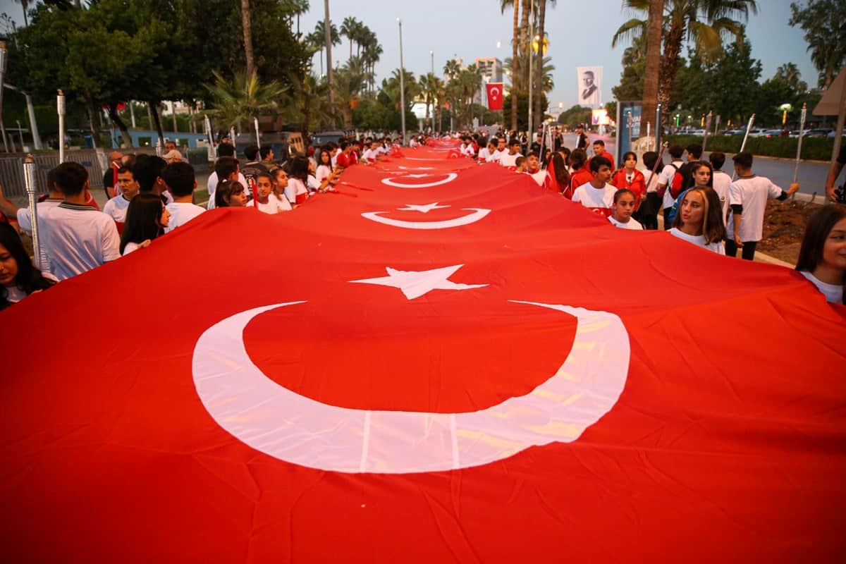 Tüm yurtta 29 Ekim Cumhuriyet Bayramı coşkuyla kutlandı