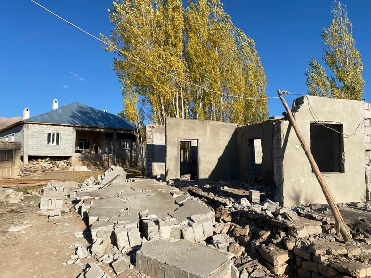 Van’da kullanılmayan evini yıkan kişi duvarın altında kalarak öldü