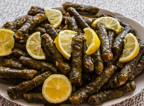 Lahana Sarmasının Yanına Ne Gider? Lahana Sarmasının Yanına Yemek Ve İçecek Tavsiyeleri