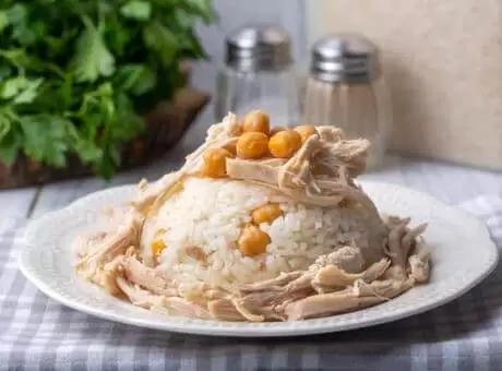 Tavuklu Pilavın Yanına Ne Gider? Tavuklu Pilavın Yanına Yemek Ve İçecek Tavsiyeleri